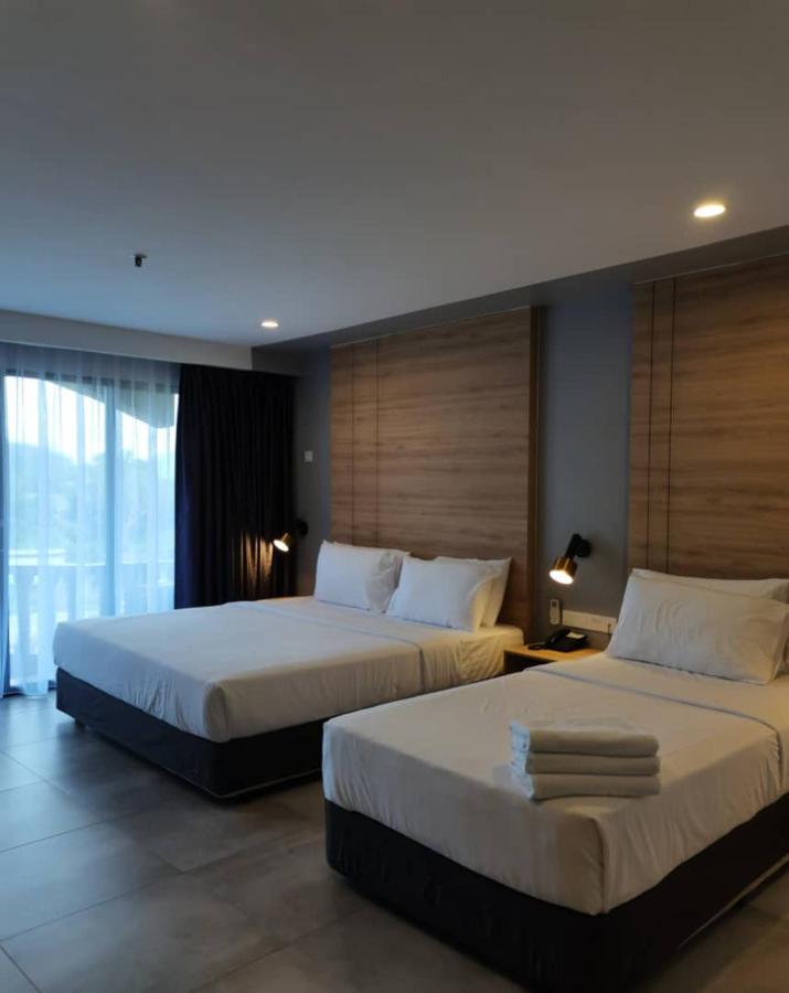 ホテル コー​​ラル ベイ リゾート Kampong Sungai Udang エクステリア 写真